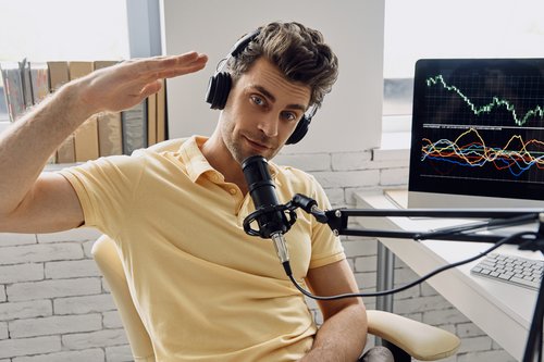 Should educated, high-earning Canadian investors turn to finfluencers for money advice?